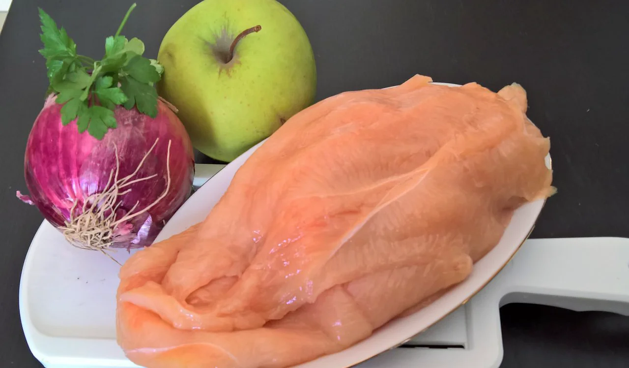 Petto di pollo in salsa di cipolle e mele